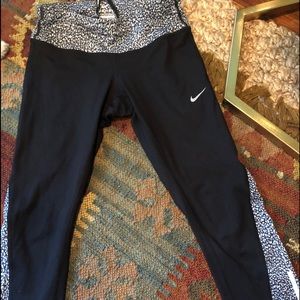 Nike cropped leggings